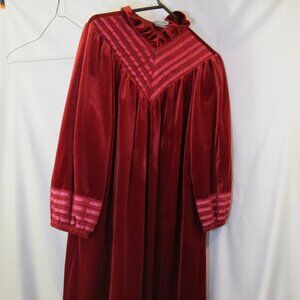 Gilligan & O’Malley red velvet long robe L/XL